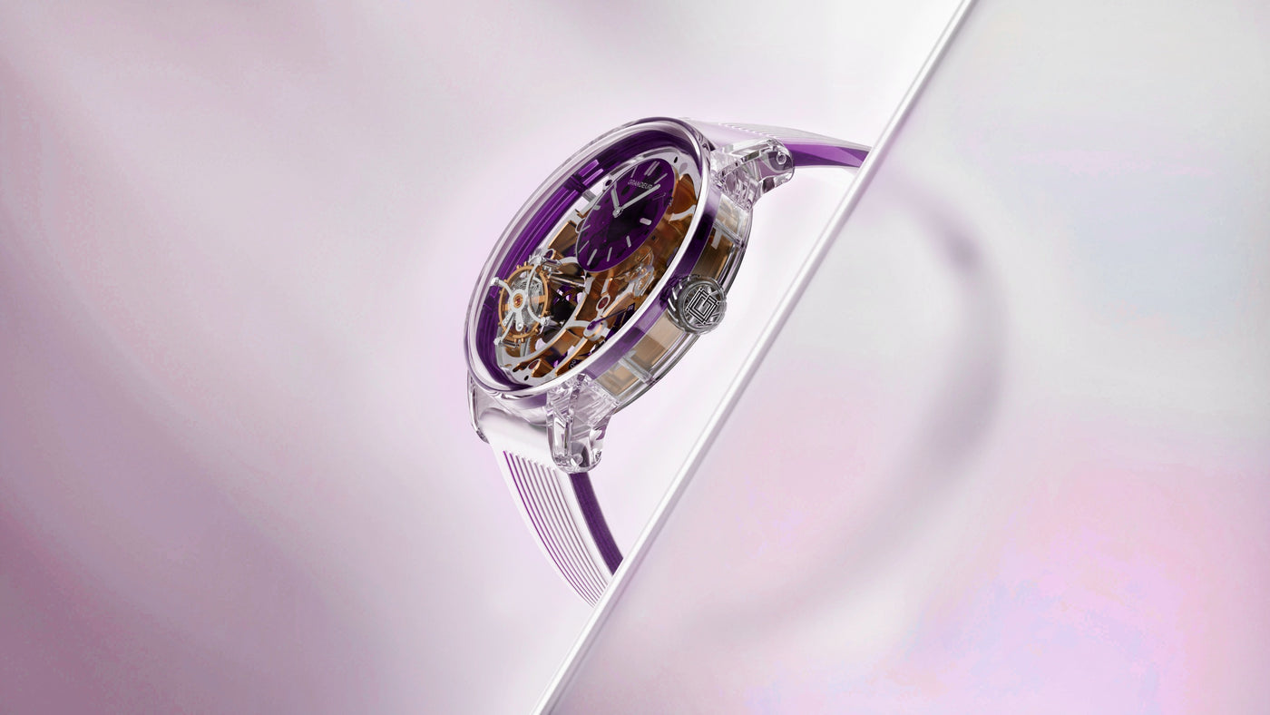 Side profile of the fully transparent case