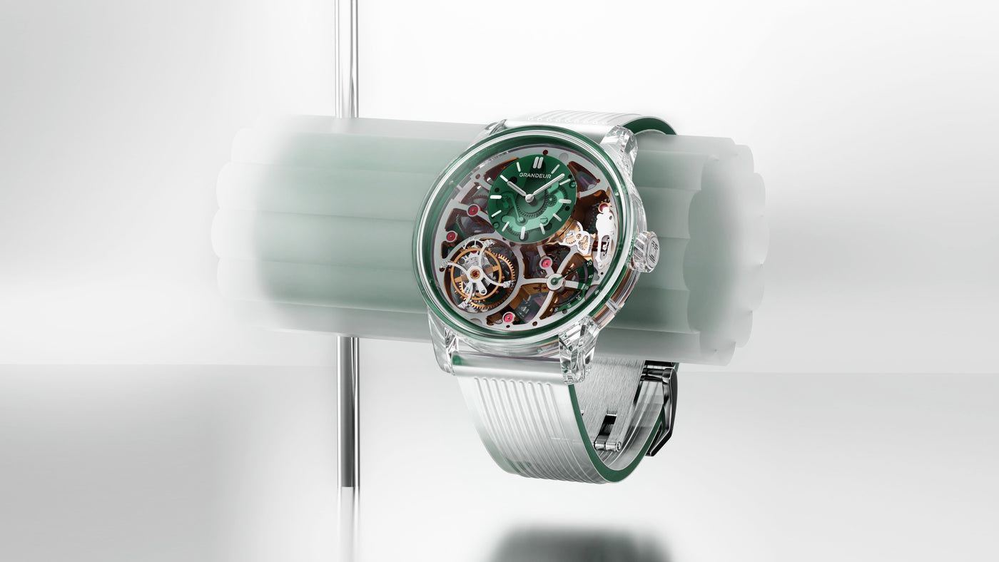 GRANDEUR Tilt — Emerald, three-quarter view