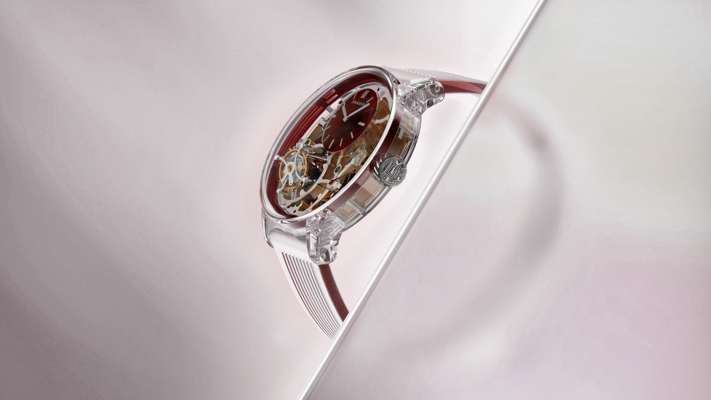 Side profile of the fully transparent case
