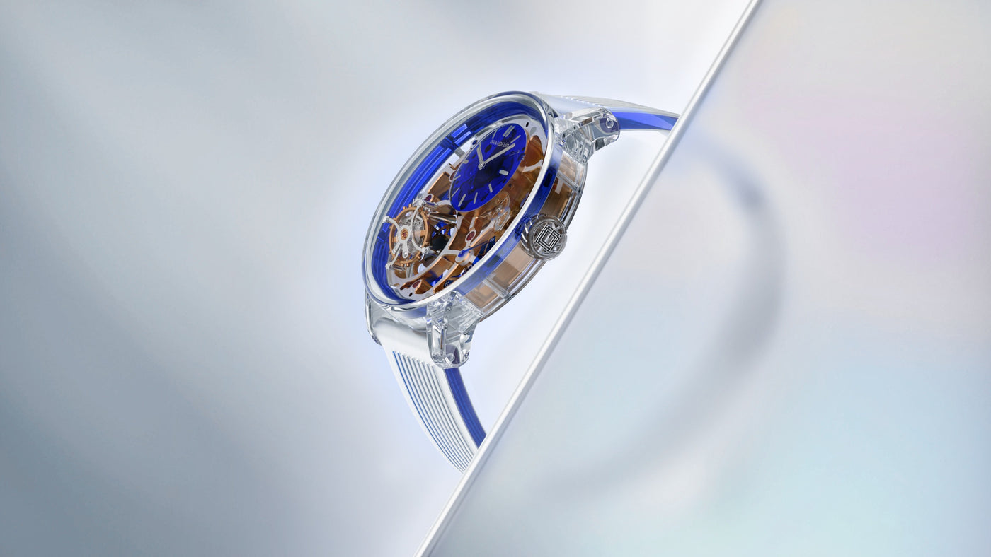 Side profile of the fully transparent case