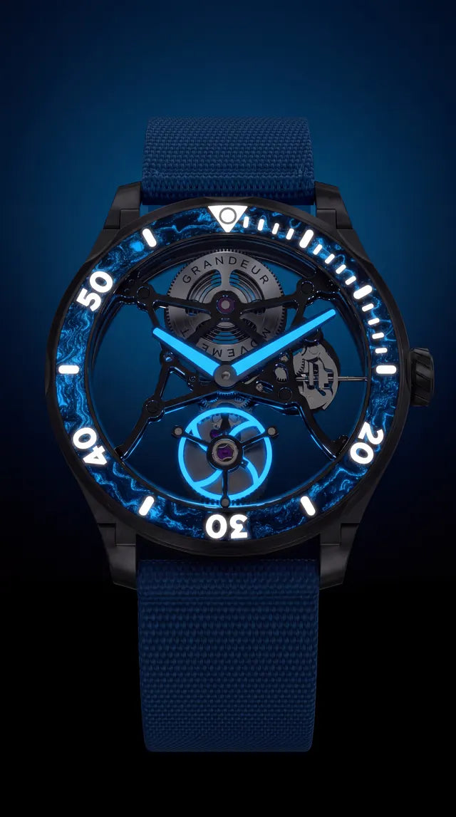 THAL 300 Abyss Blue glowing blue in the dark